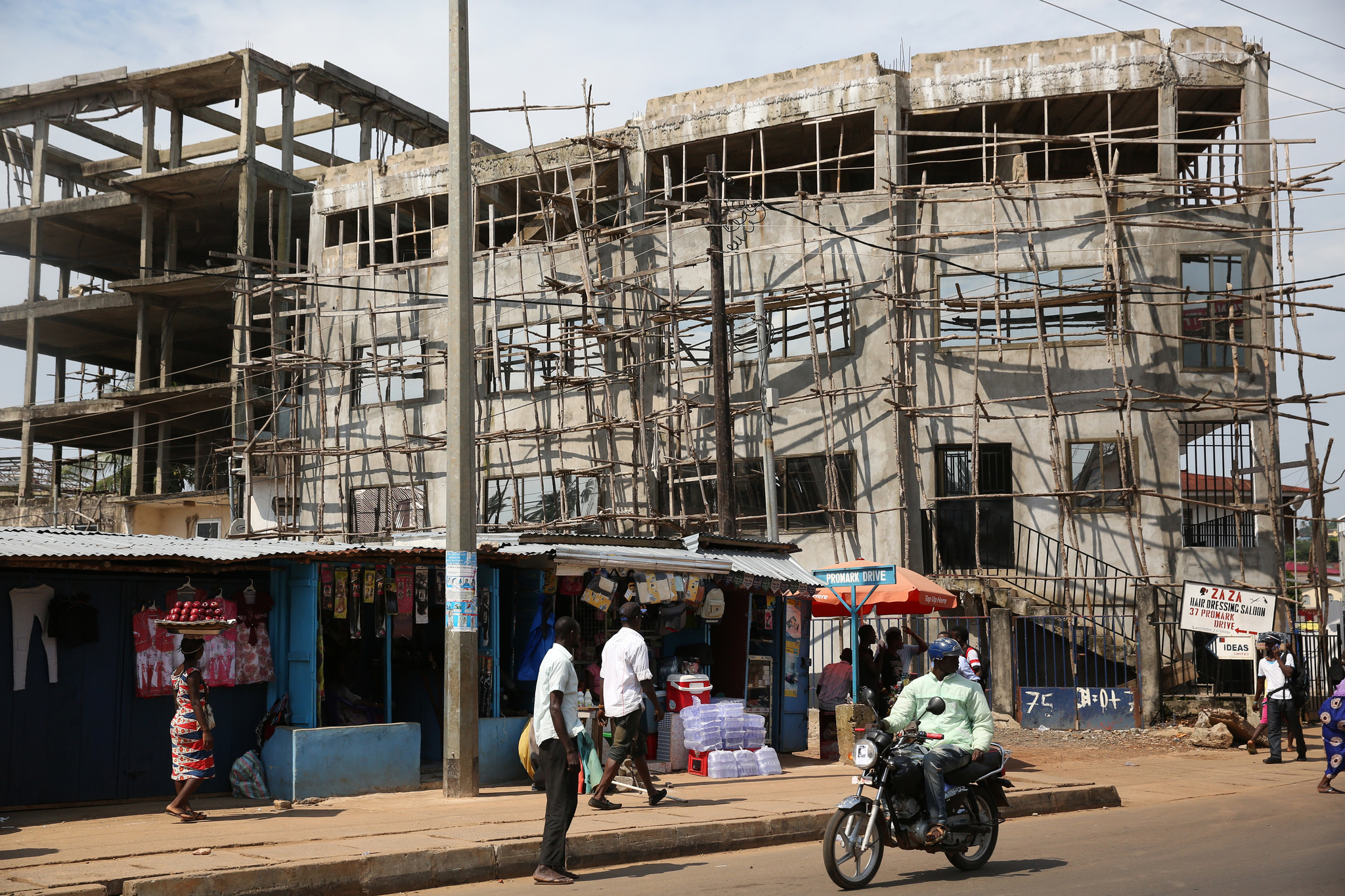 Daily life in Conakry, Guinea on December 3, 2014.    Source   : Dominic Chavez / World Bank via Flickr